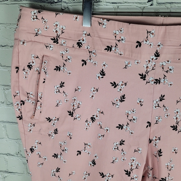 LANE BRYANT | The Allie floral stretch cropped pants - Picture 2 of 7